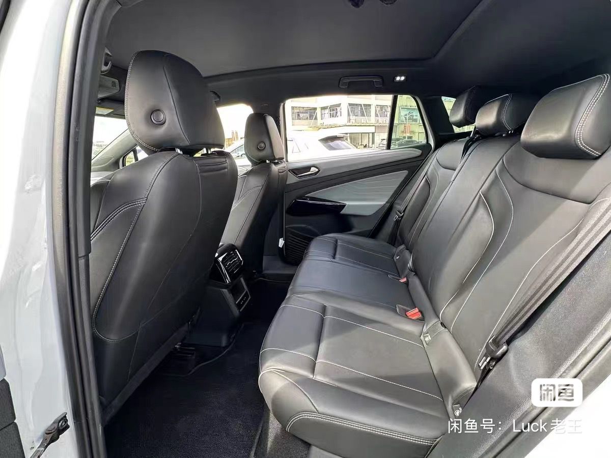 
								Volkswagen ID.4X full									