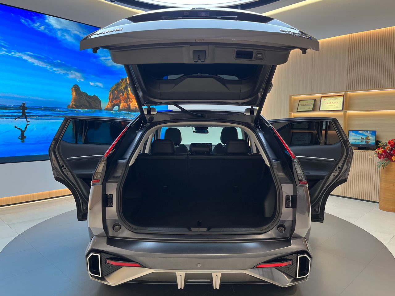 
								GAC Trumpchi Shadowcool full									