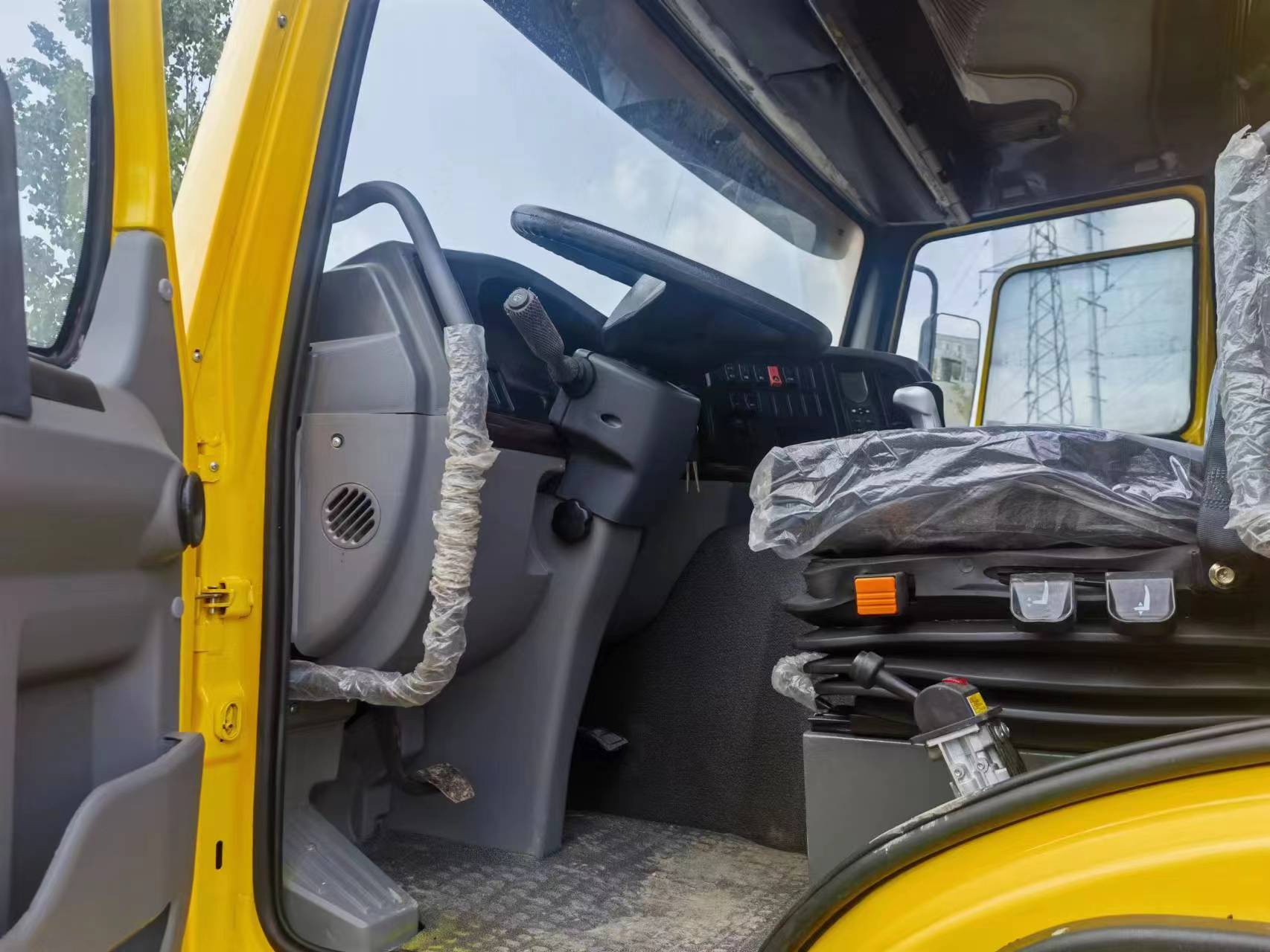 
								Howo Dump truck 8*4 full									